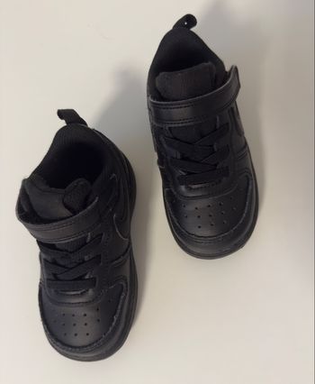 Nike Enfant – Baskets Noires – Taille 23,5 (US 7C)
