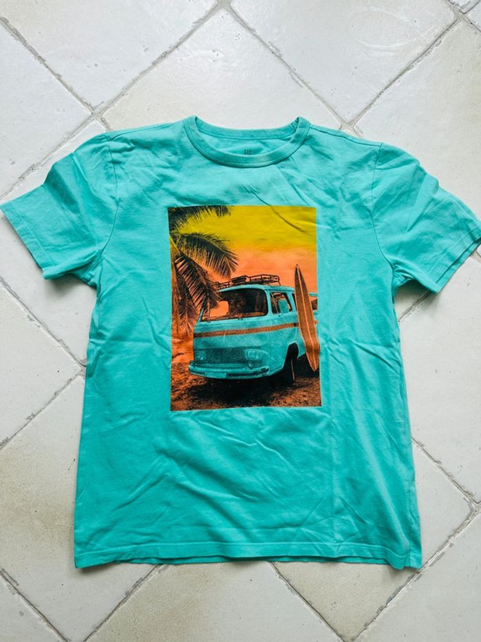 T-shirt manches courtes vert avec motif imprimé