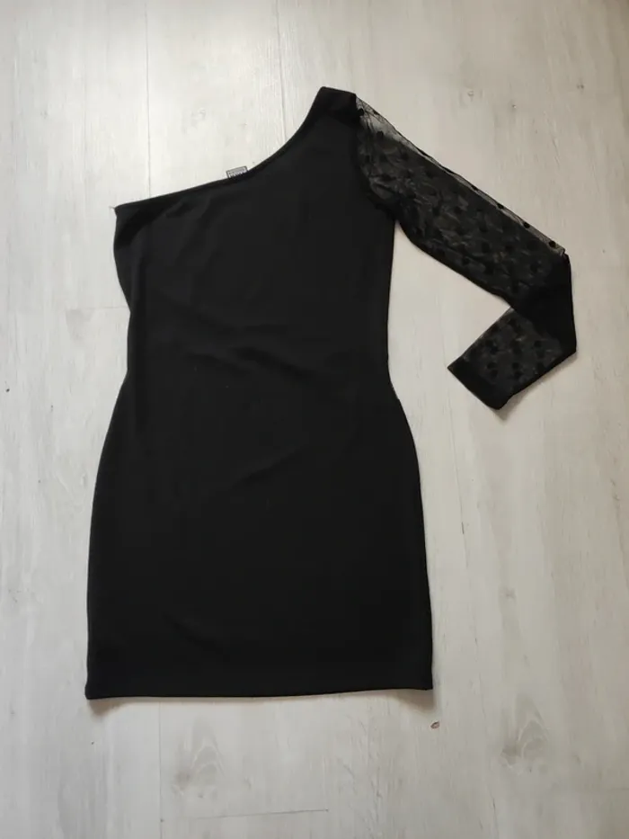 Robe une manche - photo numéro 3
