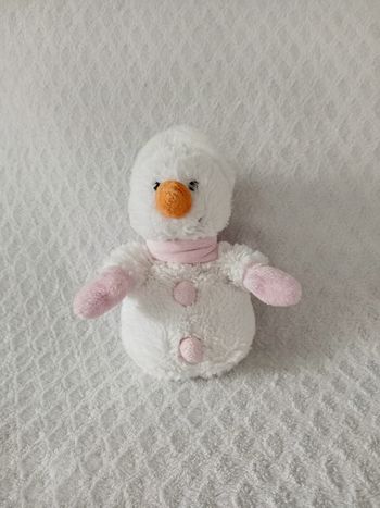 Doudou peluche bonhomme de neige bonnet rose 