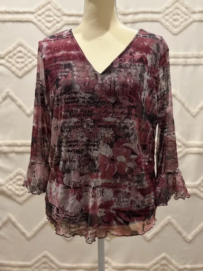 Haut vintage transparent à manches évasées - imprimé texte & fleurs
