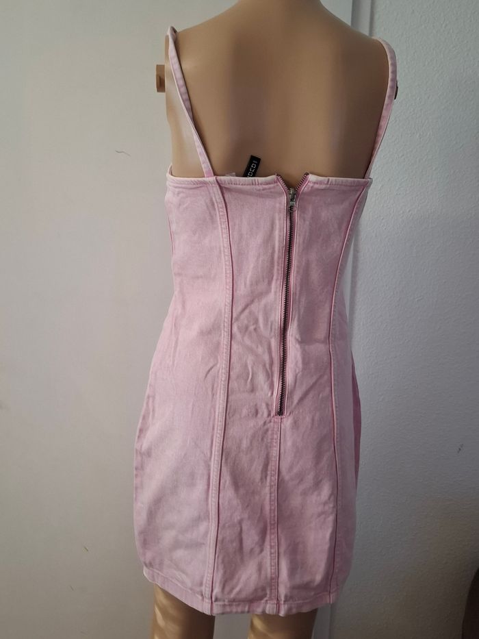 Robe jean femme h&m taille 38 en très bob état - photo numéro 2