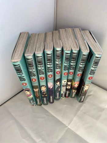 Lot de 9 mangas spy x family