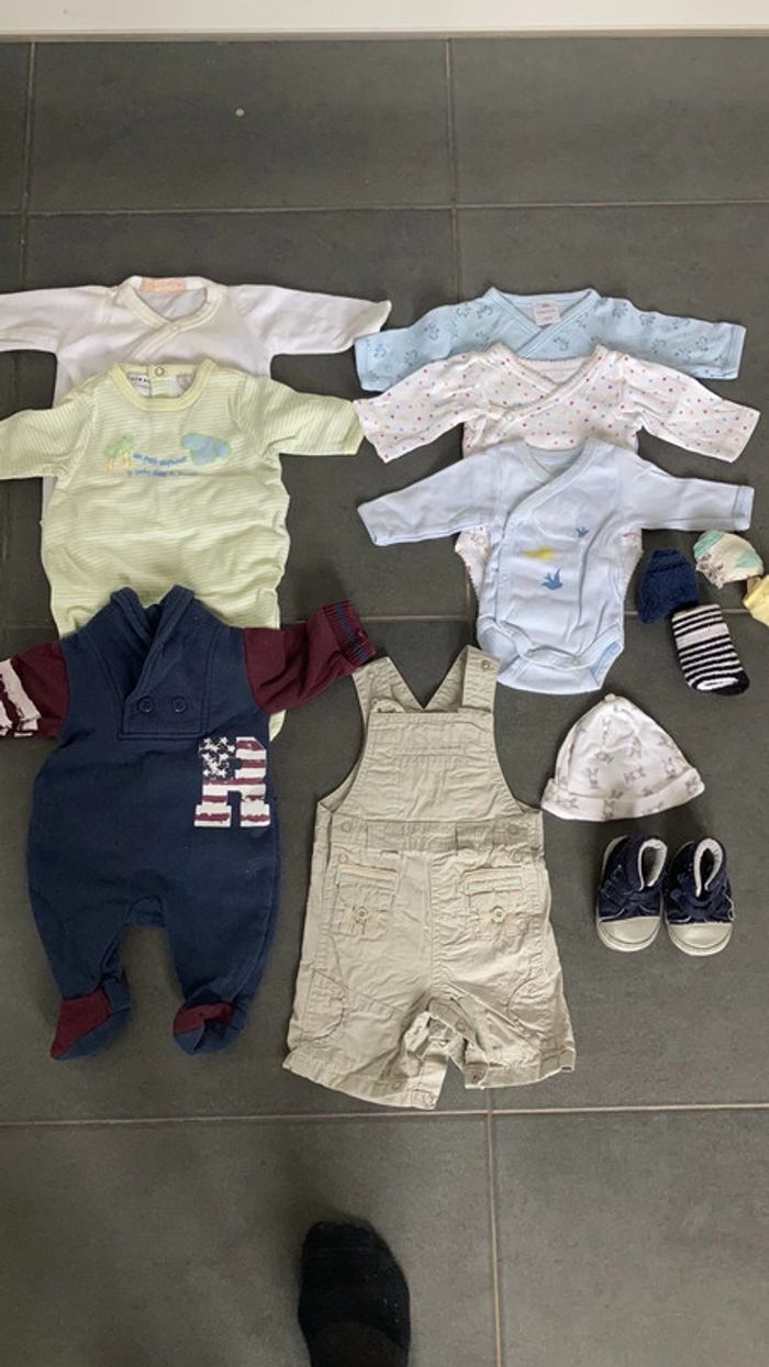 Lot de 13 vêtements pour bébé