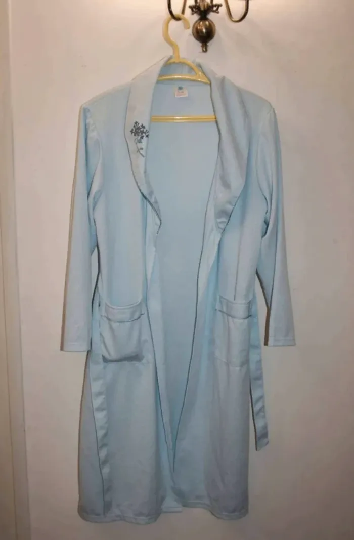 ensemble  chemise  de  nuit et  peignoir - photo numéro 2