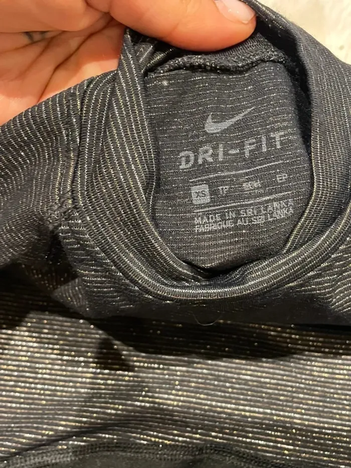 Haut de sport Nike - photo numéro 2