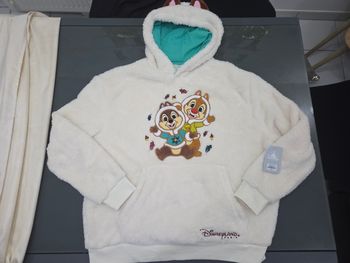 Sweat Polaire logo Disneyland Paris Tic & Tac Winters taille L +1 cadeau Disney offert