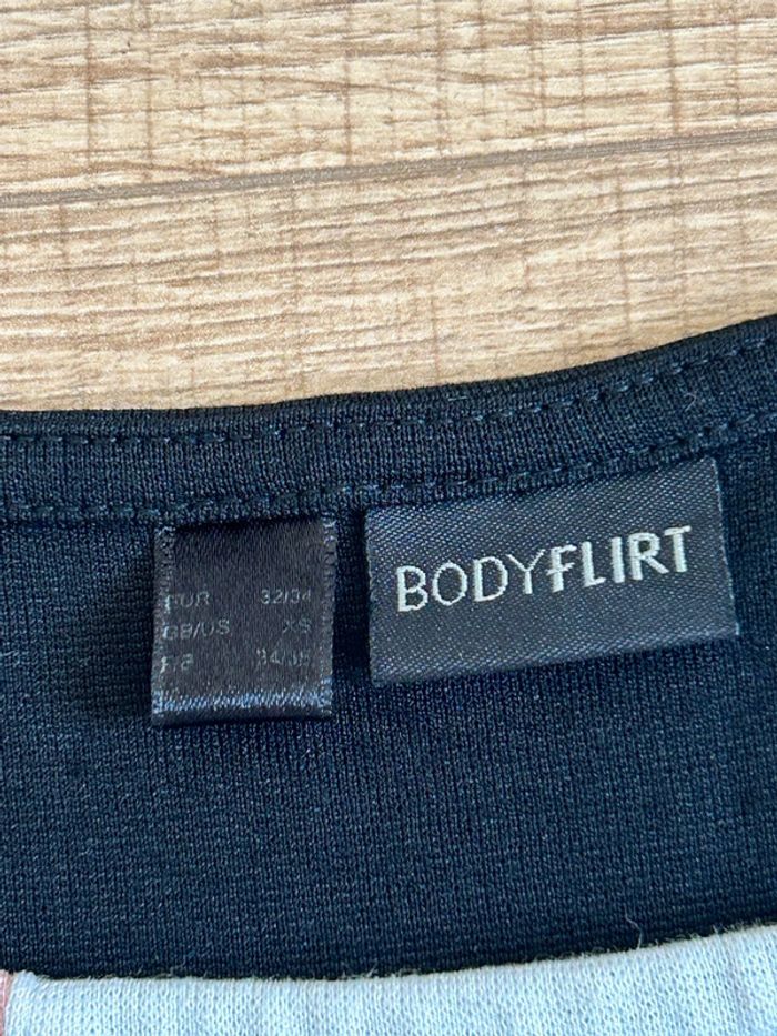 Robe rose noire et blanche à manches courtes Bodyflirt taille 34/36 jamais portée - photo numéro 14
