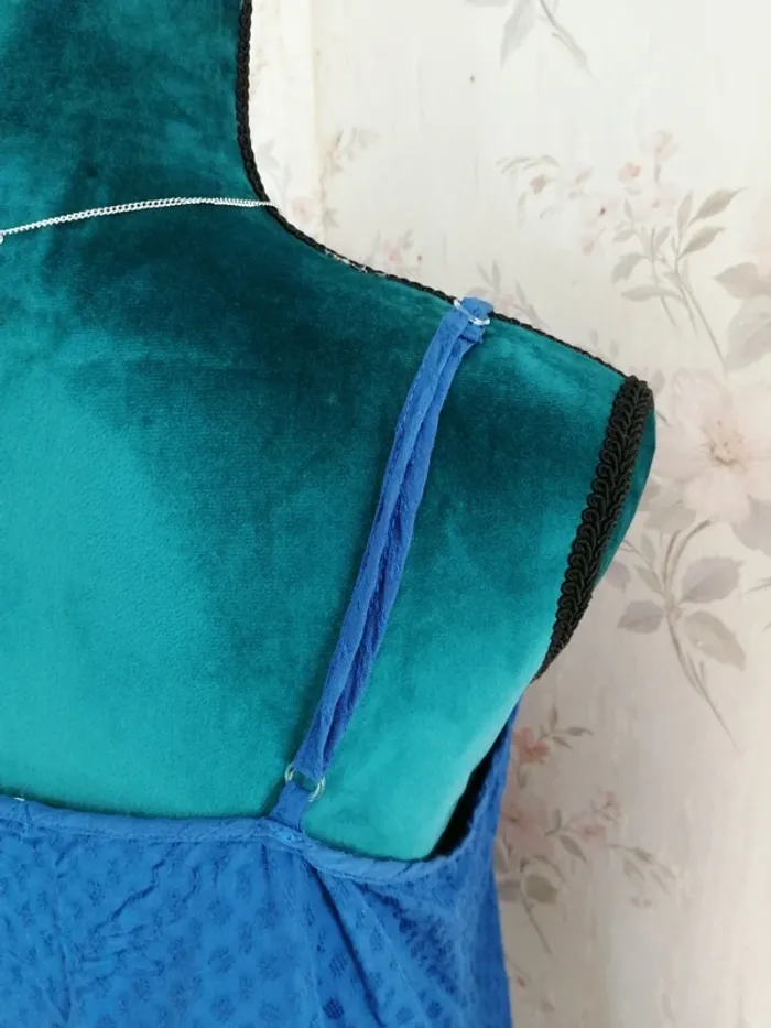 Top bleu électrique style nuisette effet brodé avec dentelle, bretelles réglables / gémo / (40) - photo numéro 6