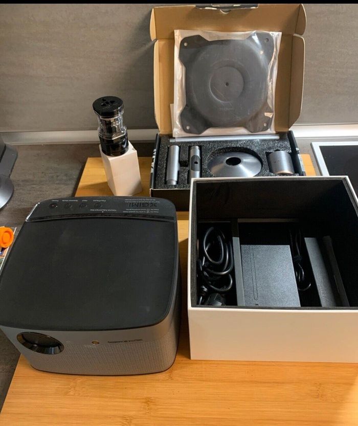 XGIMI H2 Beamer avec accessoires - photo numéro 2