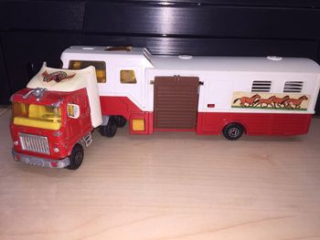 Majorette camion à chevaux