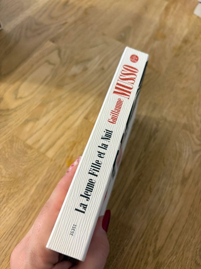 Livre la jeune fille et la nuit - photo numéro 3