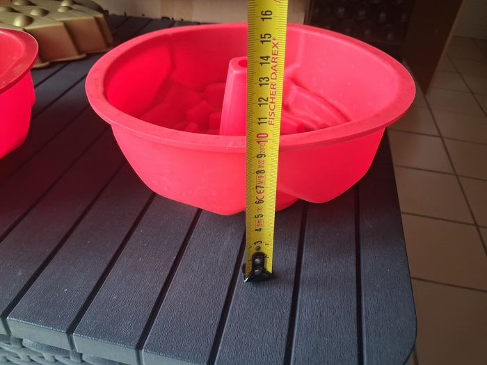 Moule en silicone rouge "Fleur" en tres bon etat - photo numéro 7