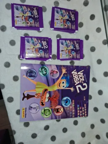 Lot album panini disney pixar vice versa 2 et 40 pochettes