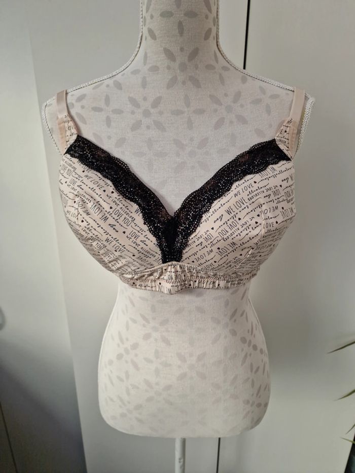 Soutien Gorge Beige Dentelle Noire Imprimé Cœur Love