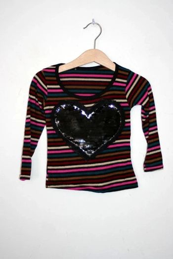 Tee shirt manches longues cœur en sequins noirs 2a