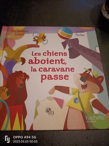 Les chiens aboient la caravane passe