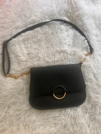 Sac à main noir et doré