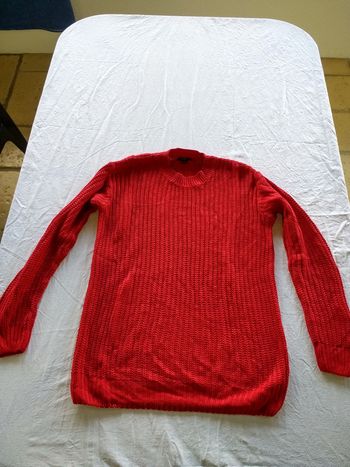 Beau pull rouge en laine taille S de marque Kiabi