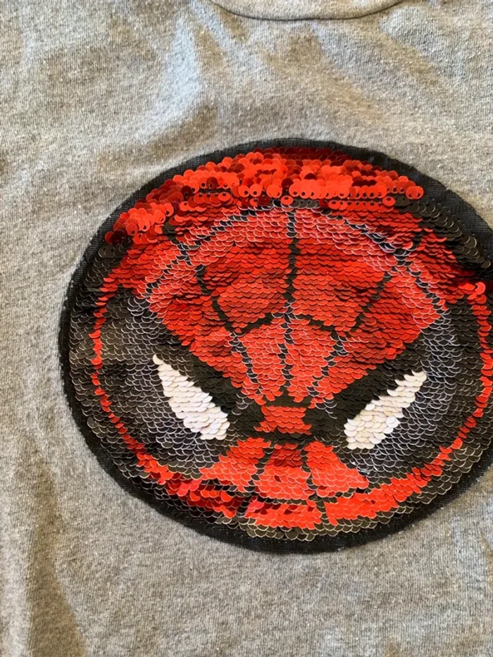 T-shirt sequins taille 8 ans - photo numéro 3