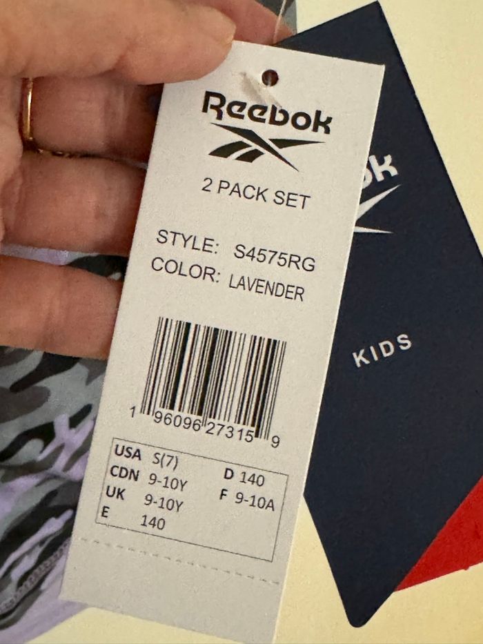 Lot 2 shorts fille reebok 9-10. Ans - photo numéro 5