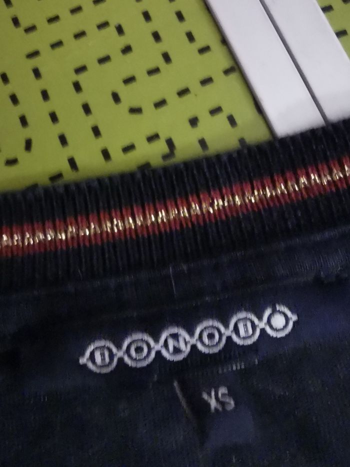 Polo manches longues fantaisie avec motifs et col V - photo numéro 3