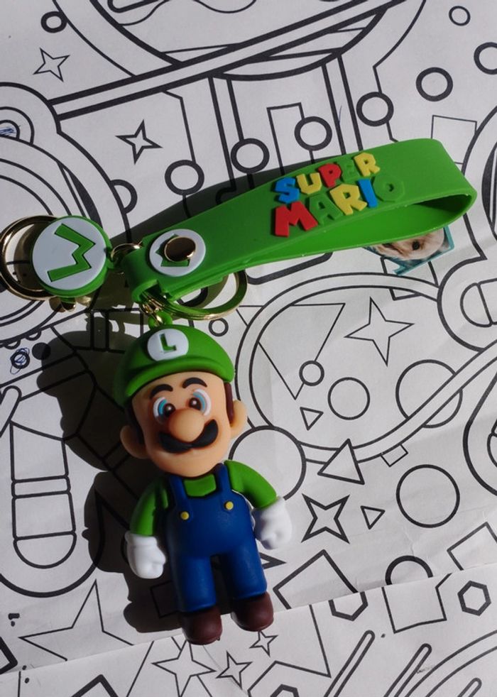 Figurine neuve porte clés Luigi monde Mario Nintendo - photo numéro 2