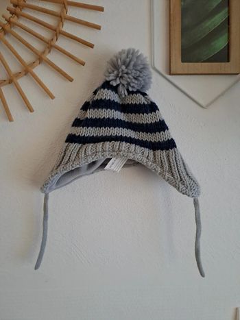 Bonnet rayé gris bleu marine 6/12 mois 46/48 cm pompon