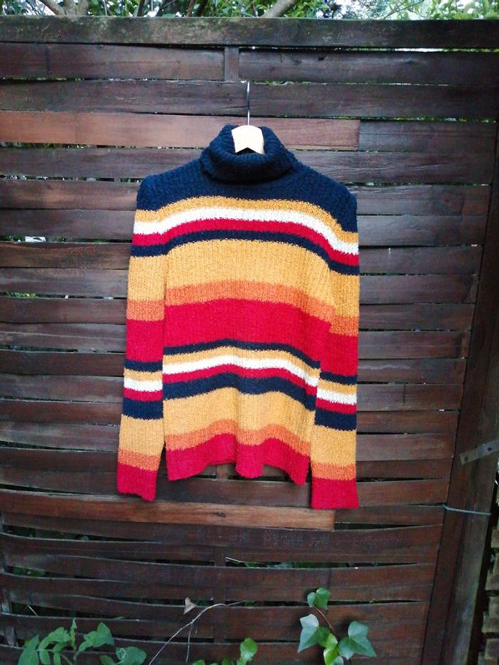 Joli pull col roulé rayé - photo numéro 2