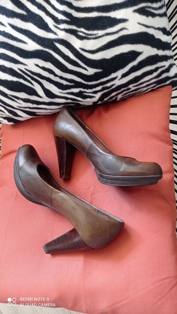 Escarpins Wonders cuir coloris taupe marron pointure 36.tbe