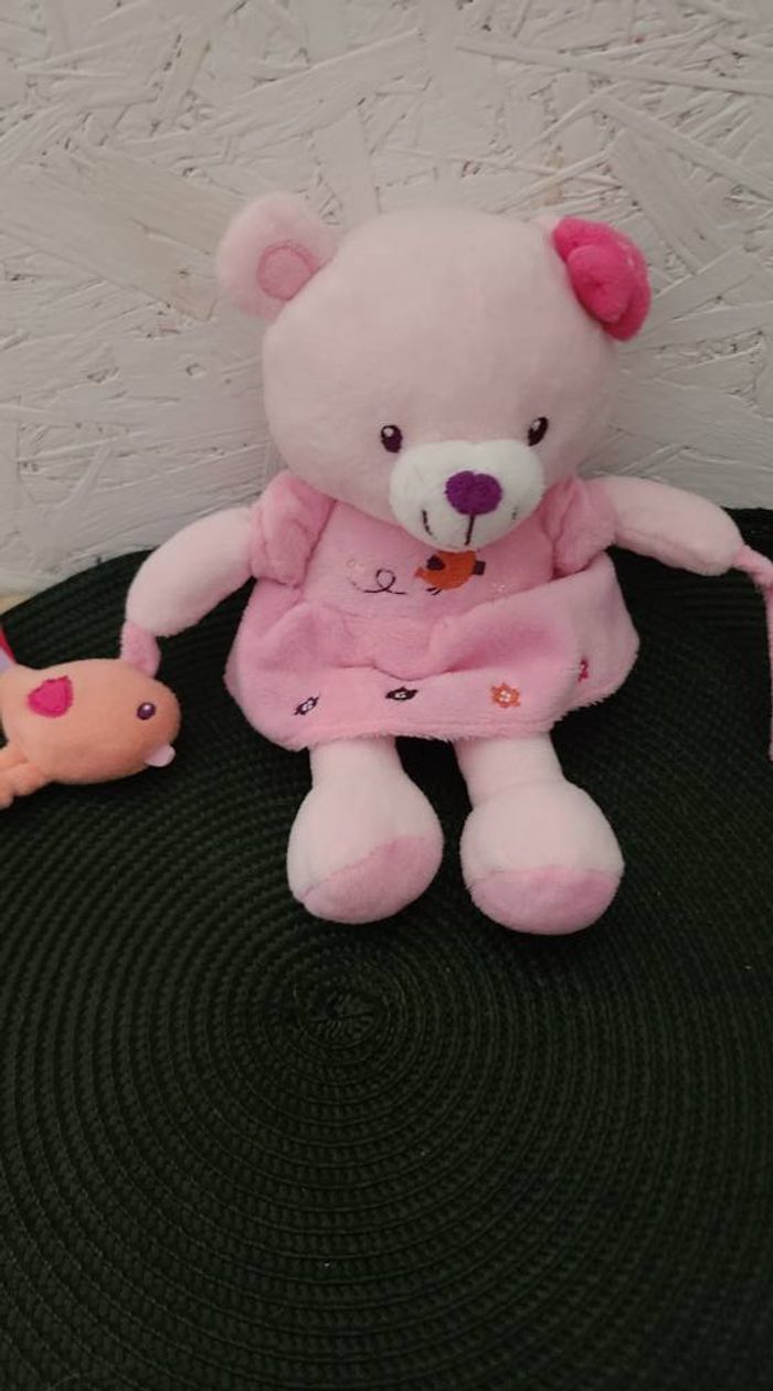 Doudou d'activité ours POMMETTE Intermarché peluche d'éveil grelot