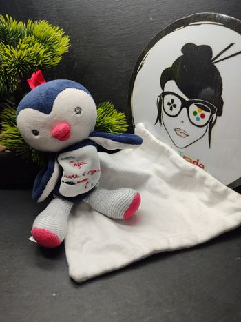 Doudou pingouin rouge bleu rayé sucre d'orge mouchoir blanc cajou poisson Marine
