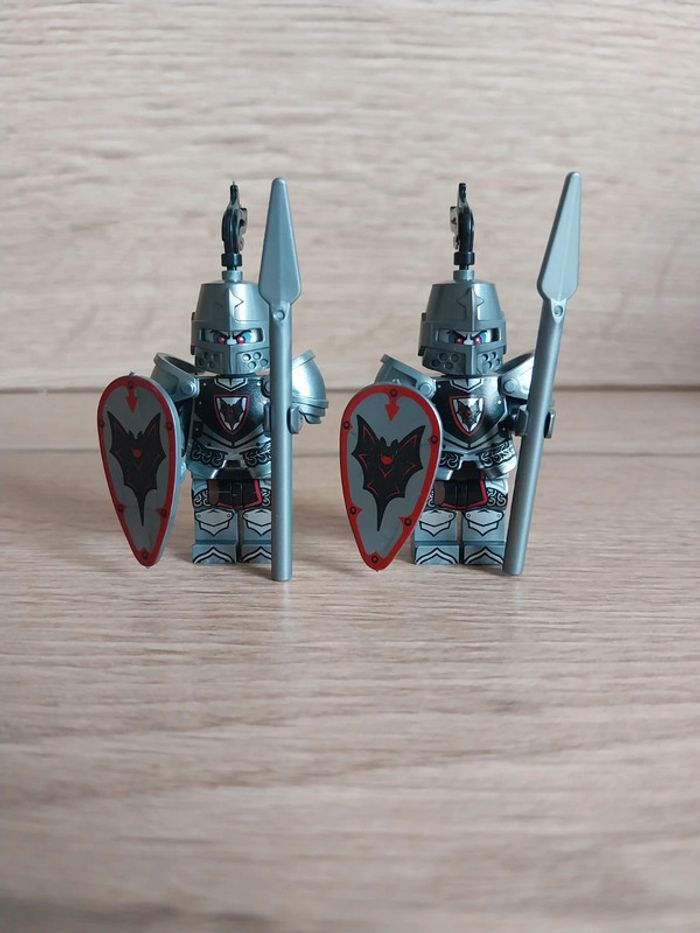 Figurines type lego 2 soldats chevaliers Chauve-souris