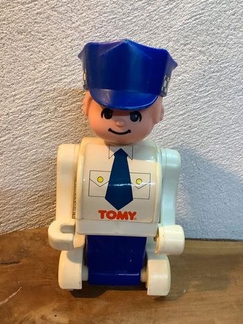 Figurine Tomy policier 1970