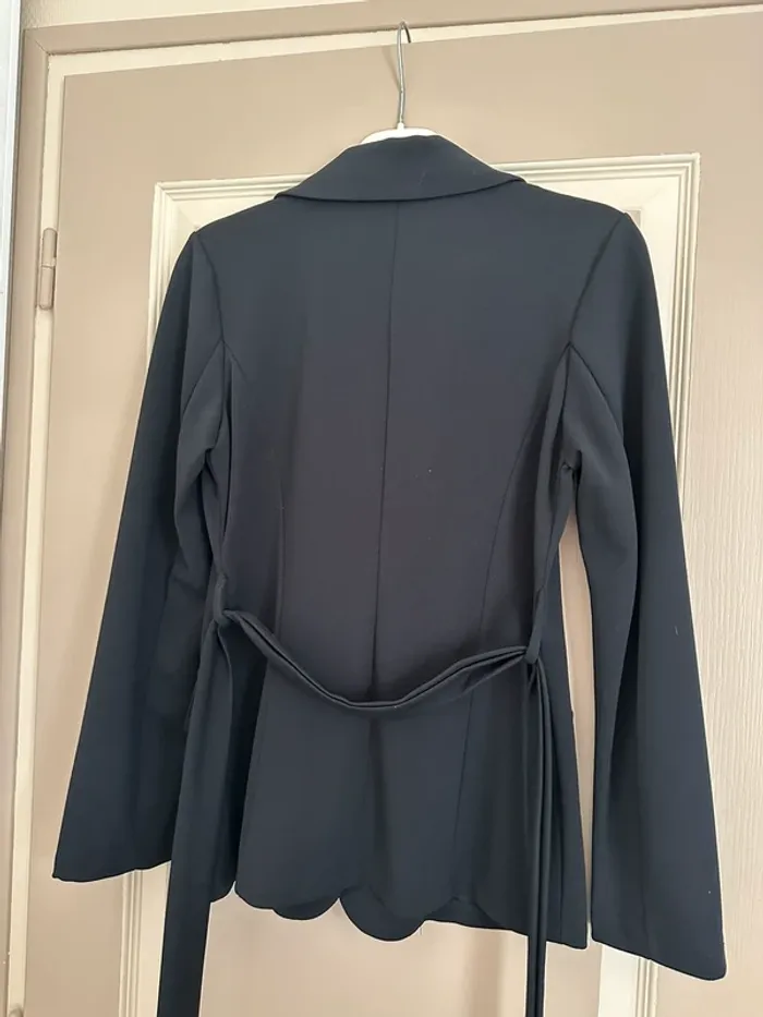 Veste noire - photo numéro 2