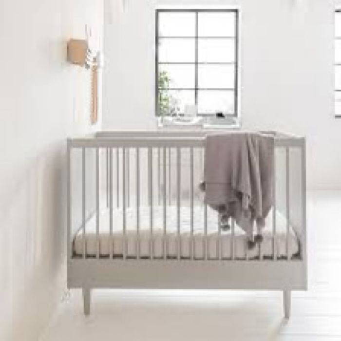 Lit bébé évolutif 70×140 cm “Étoile” – Petite Amélie – GRIS – Comme neuf !