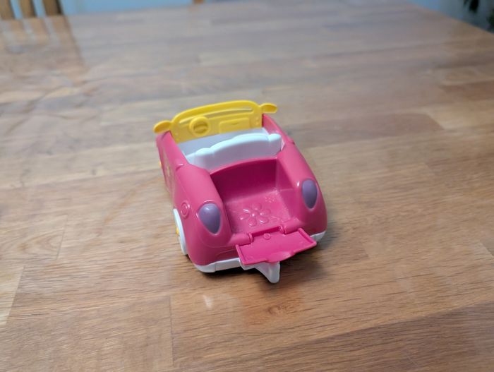 Voiture PinyPon avec personnages et accessoires - photo numéro 3