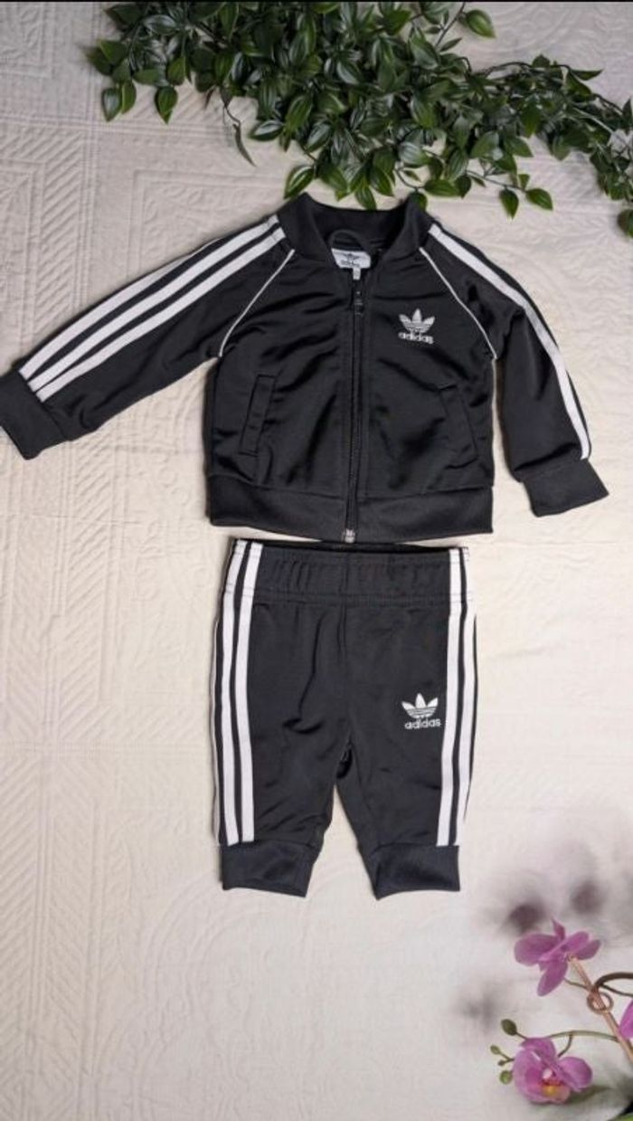 Tenue de sport Adidas bébé