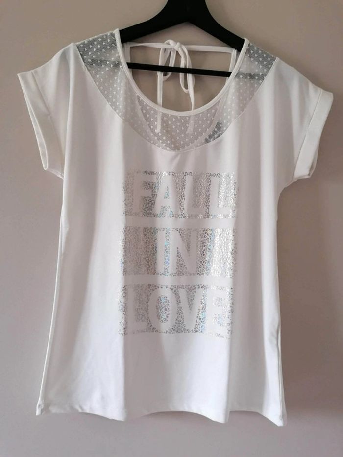 T Shirt avec lien dans le haut du dos Kiabi T. M
