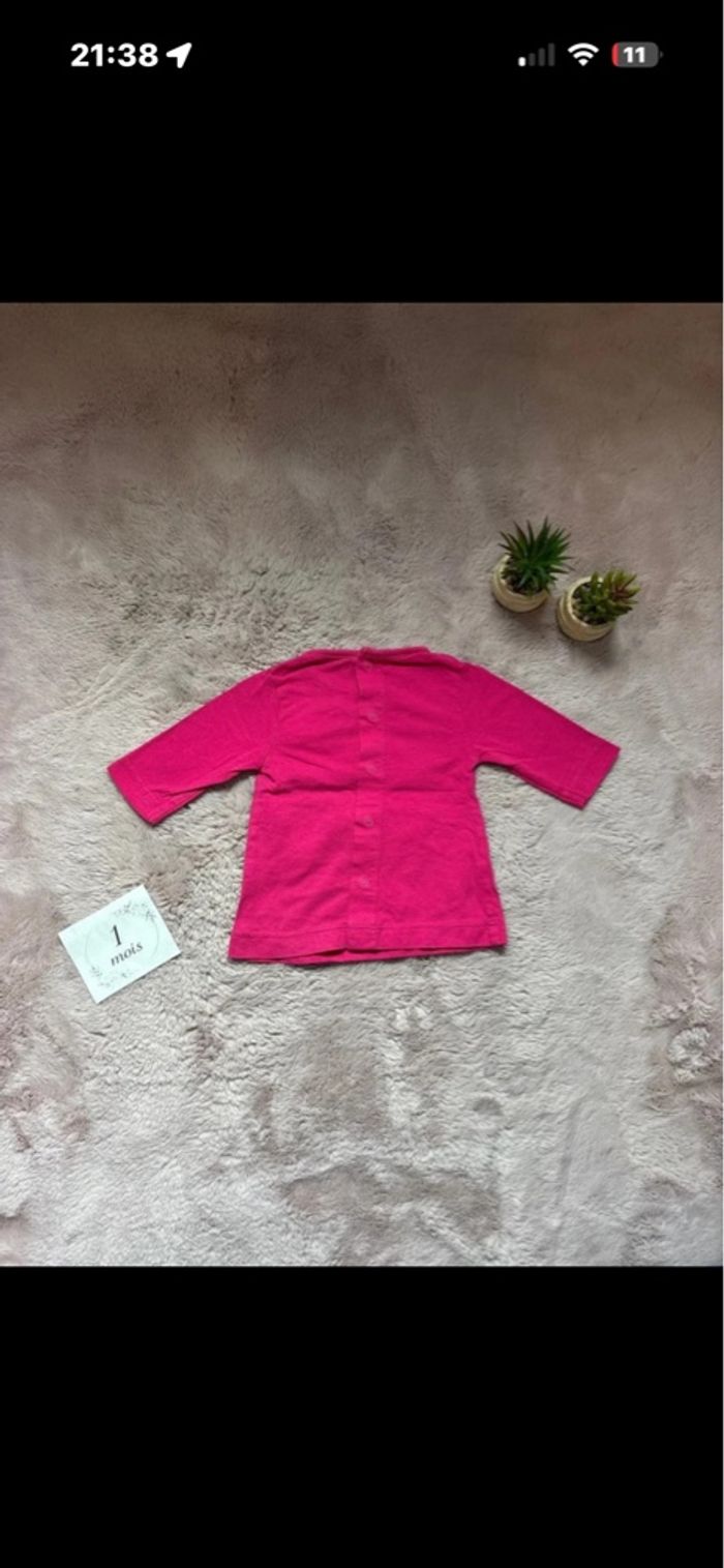 Pull bébé rose fuchsia 1 mois – ouverture dos, confortable (petit défaut) 💖 - photo numéro 4