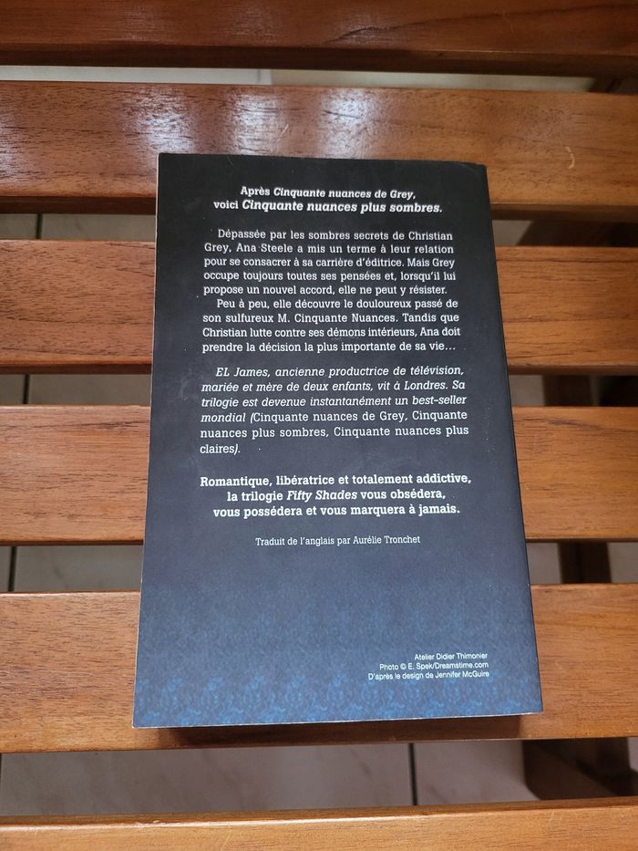Livre cinquante nuances plus sombres - photo numéro 3