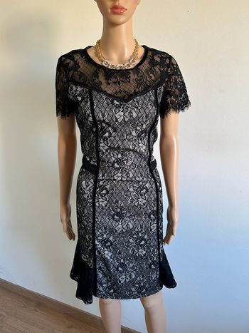 Robe noire et beige en dentelle Jus d’Orange taille 4 jamais portée