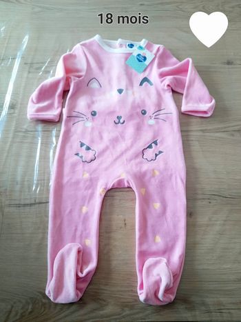 Pyjama neuf mots d'enfants