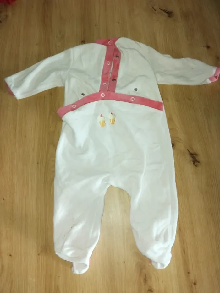 Lots 2 pyjamas fille velours taille 6 mois - photo numéro 7