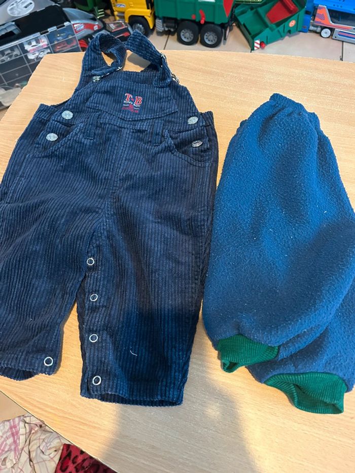 Lot 2 vetement (salopette +pantalons ) 6mois