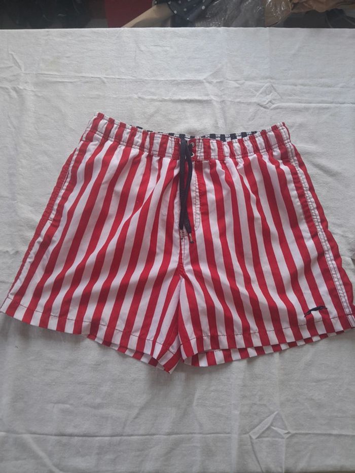 Short de bain rayé rouge status beach