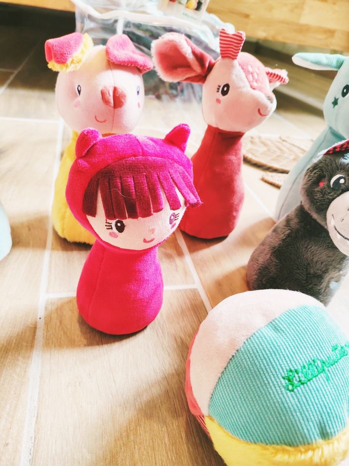 🐺Quilles animaux Le petit chaperon rouge en tissu/ peluche et balle marque Lilliputiens - photo numéro 2
