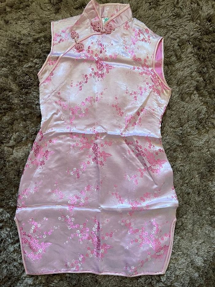 Robe asiatique rose
