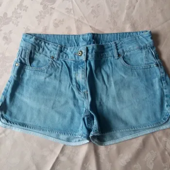 Short fille