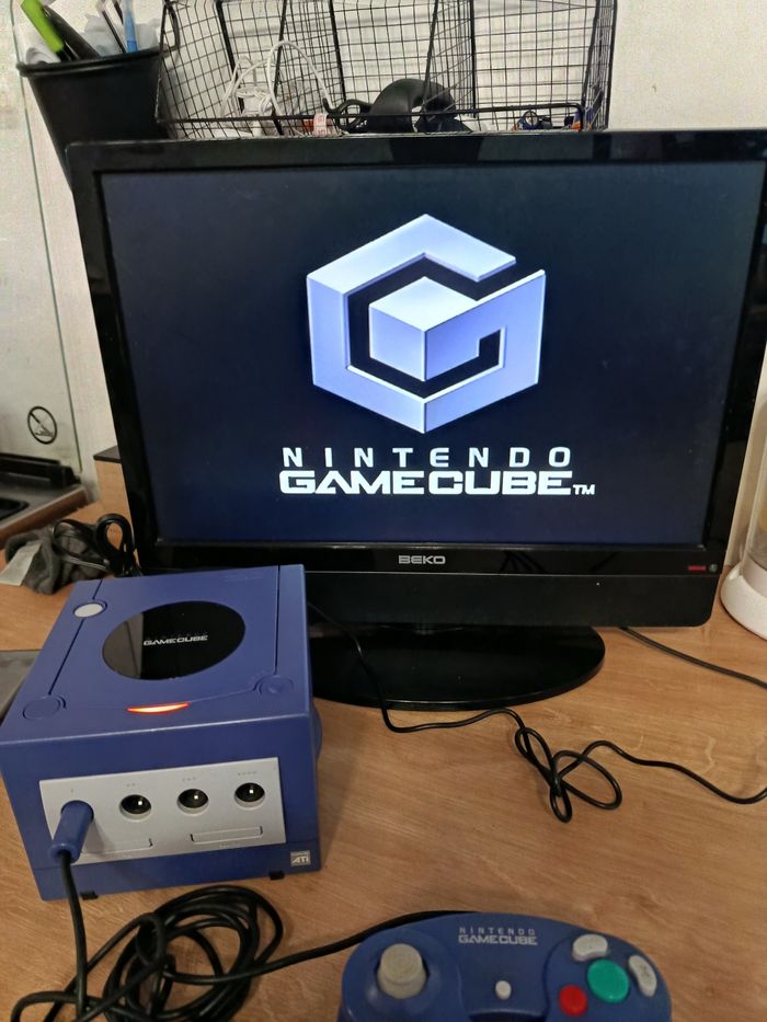 Nintendo GameCube violette manette câble et 1 jeu - photo numéro 10